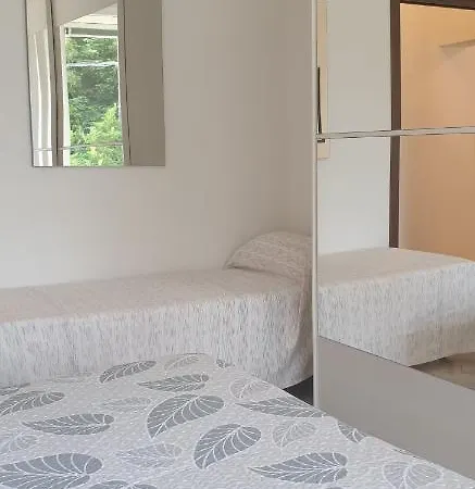 아파트 Karina House - *