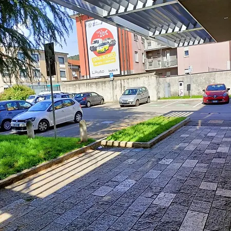 아파트 Karina House - *
