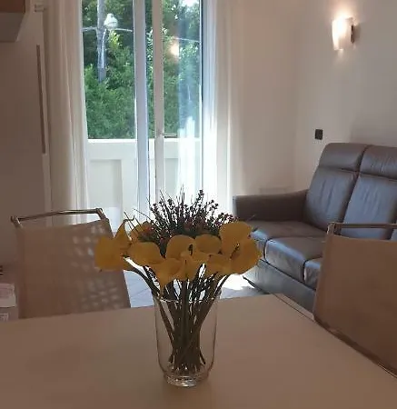 아파트 Karina House - *